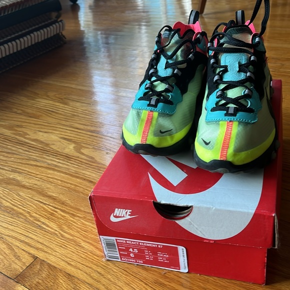 Nike React Element 87 Shoes - Picture 2 of 6
